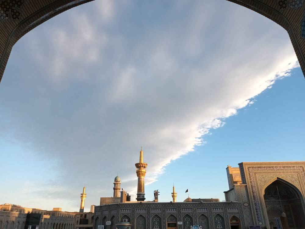 نمایی از یک روز ابری بر فراز حرم امام رضا (ع) + تصاویر