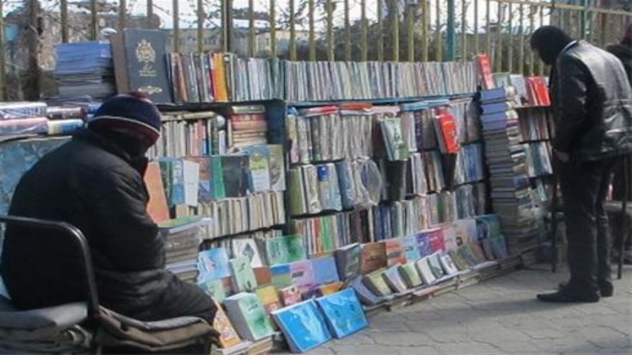 گردآوری کتاب های ضد ملی و دینی