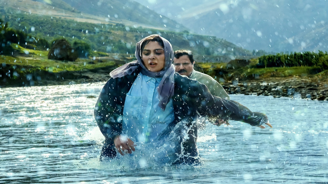 زلزله‌زدگان خوی «در آغوش درخت» می نشینند