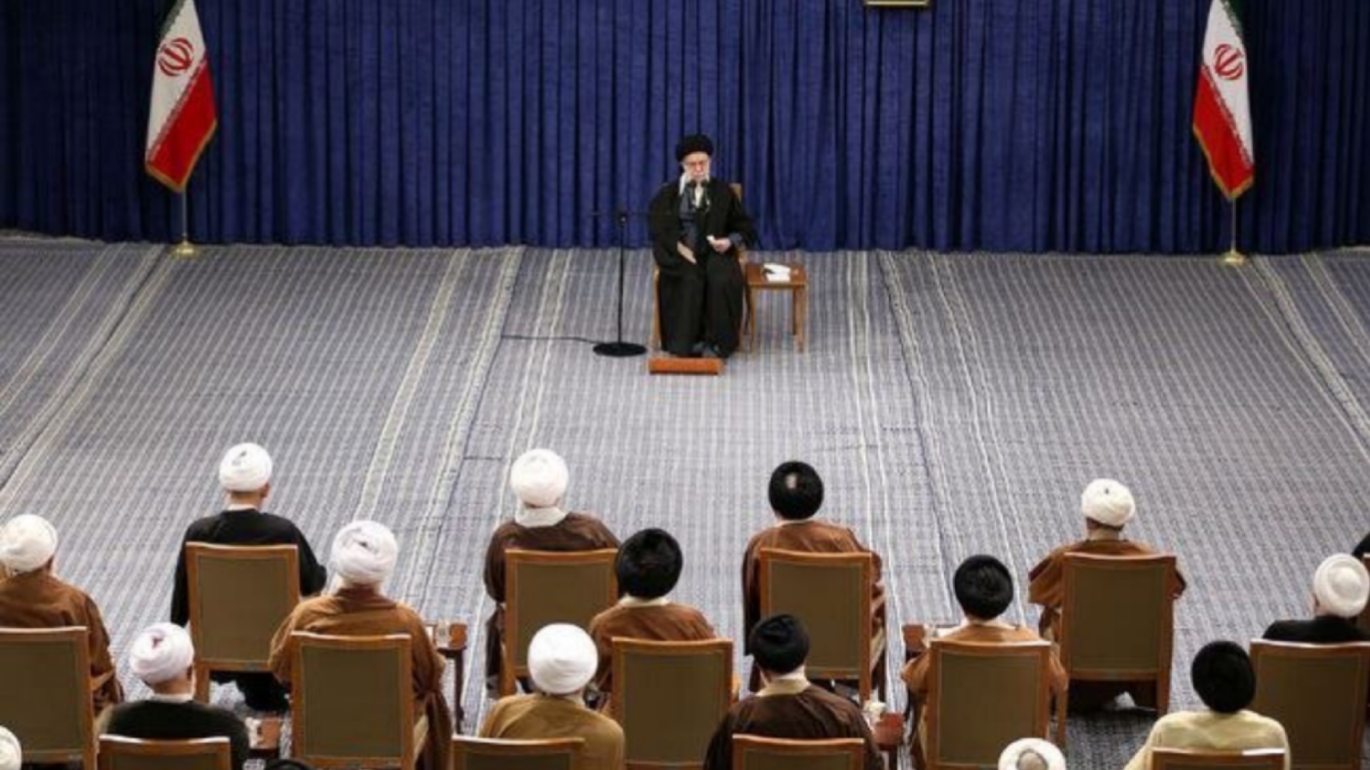 رهبر انقلاب، بنیه‌ مردمی جمهوری اسلامی در دنیا کم‌نظیر است + فیلم