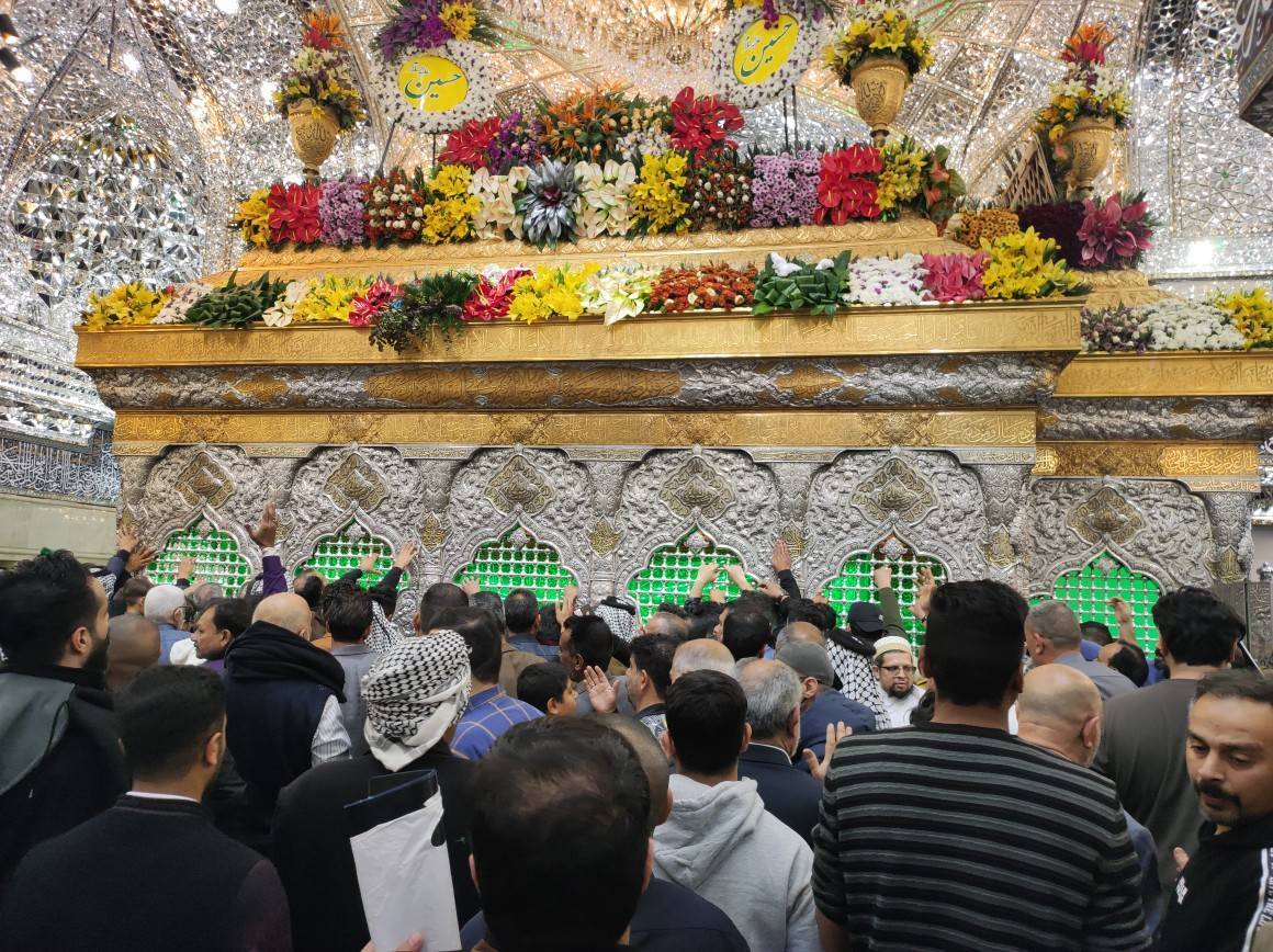 تصاویر حرم امام حسین (ع) درشب میلاد