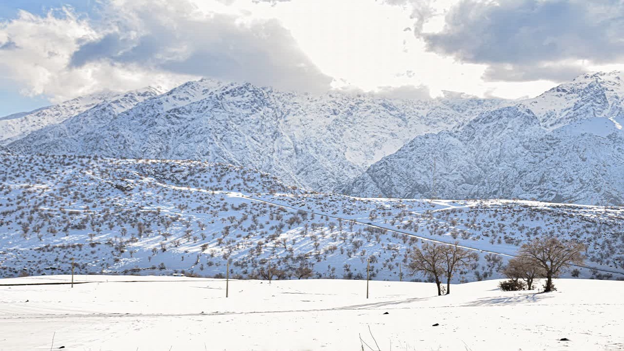 طبیعت بکر و برفی روستای دیوزناو + تصاویر