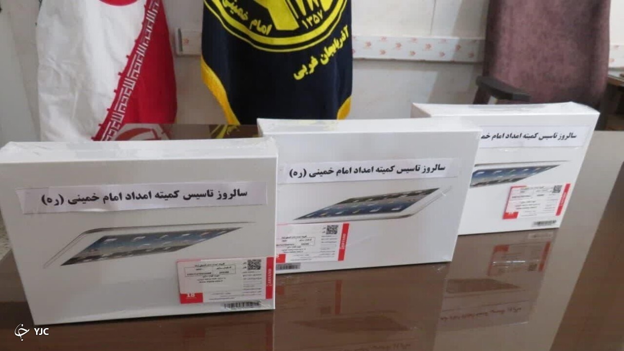 توزیع بسته عیدانه بین مددجویان کمیته امداد مهاباد