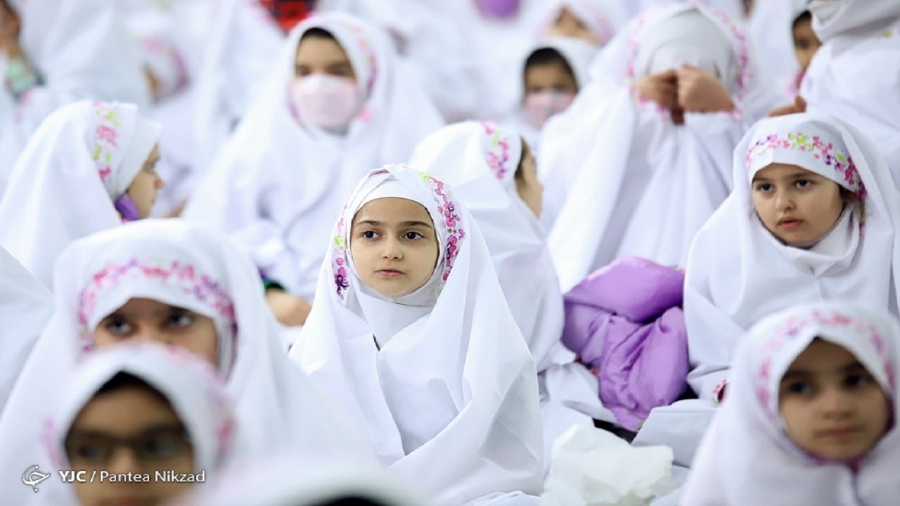 جشن تکلیف دانش‌آموزان زنجانی در حسینیه اعظم