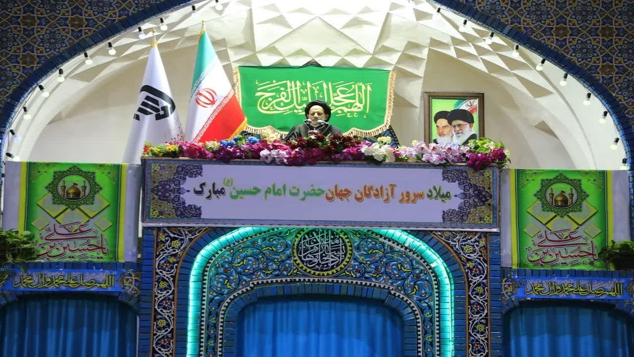 با بصیرت باید جلوی دشمن را گرفت