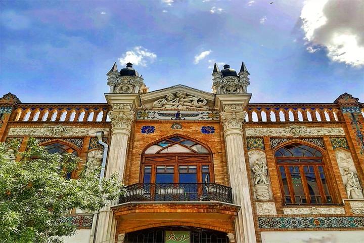عمارت سرای روشن