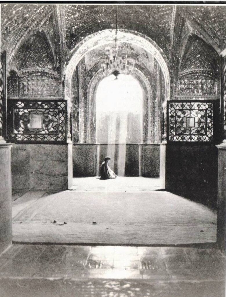 داخل امامزاده