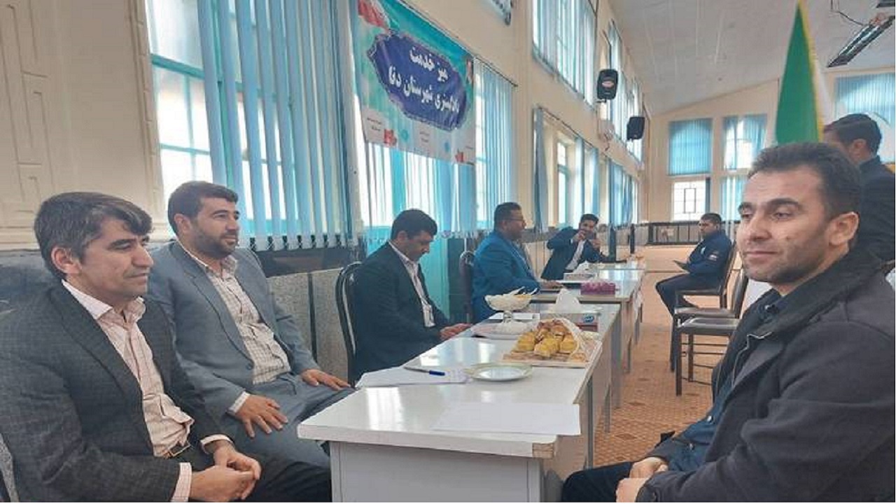 برپایی میز خدمت دادگستری در مصلای شهر پاتاوه