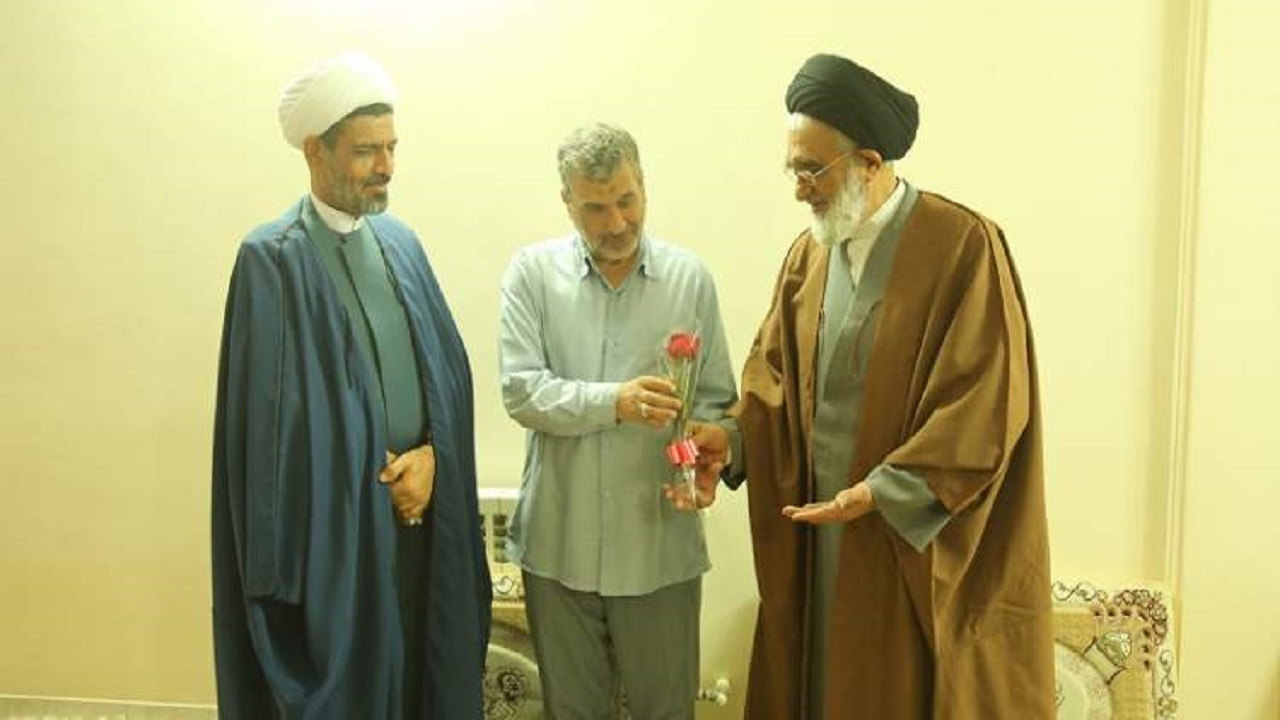 دیدار امام جمعه قم با علمداران حماسه