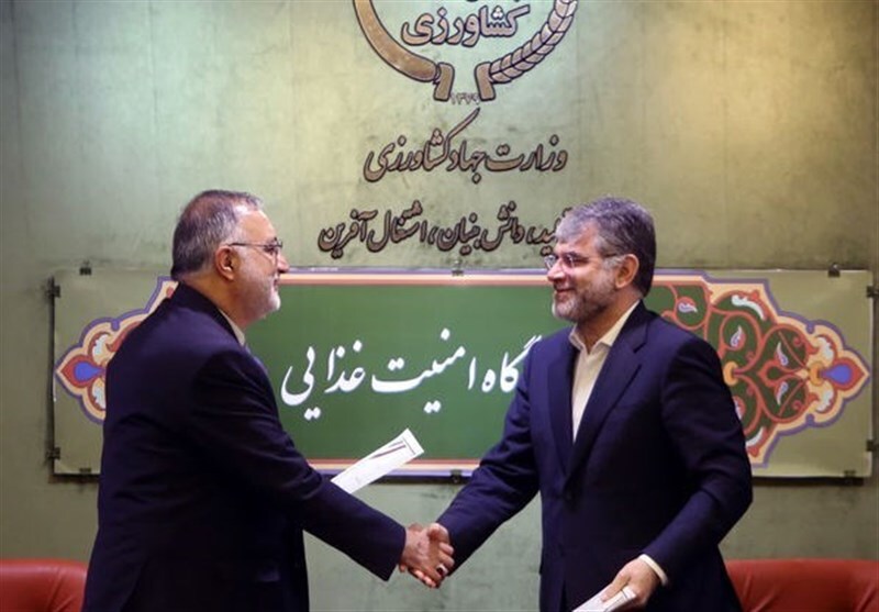 امضای تفاهم نامه تعاون روستایی با میادین میوه و تره بار برای تنظیم بازار محصولات کشاورزی