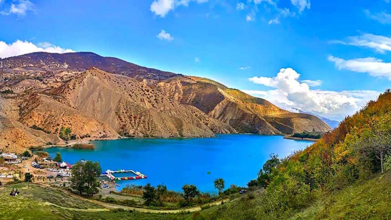 بهره برداری از نخستین هتل شناور در دریاچه ولشت + فیلم
