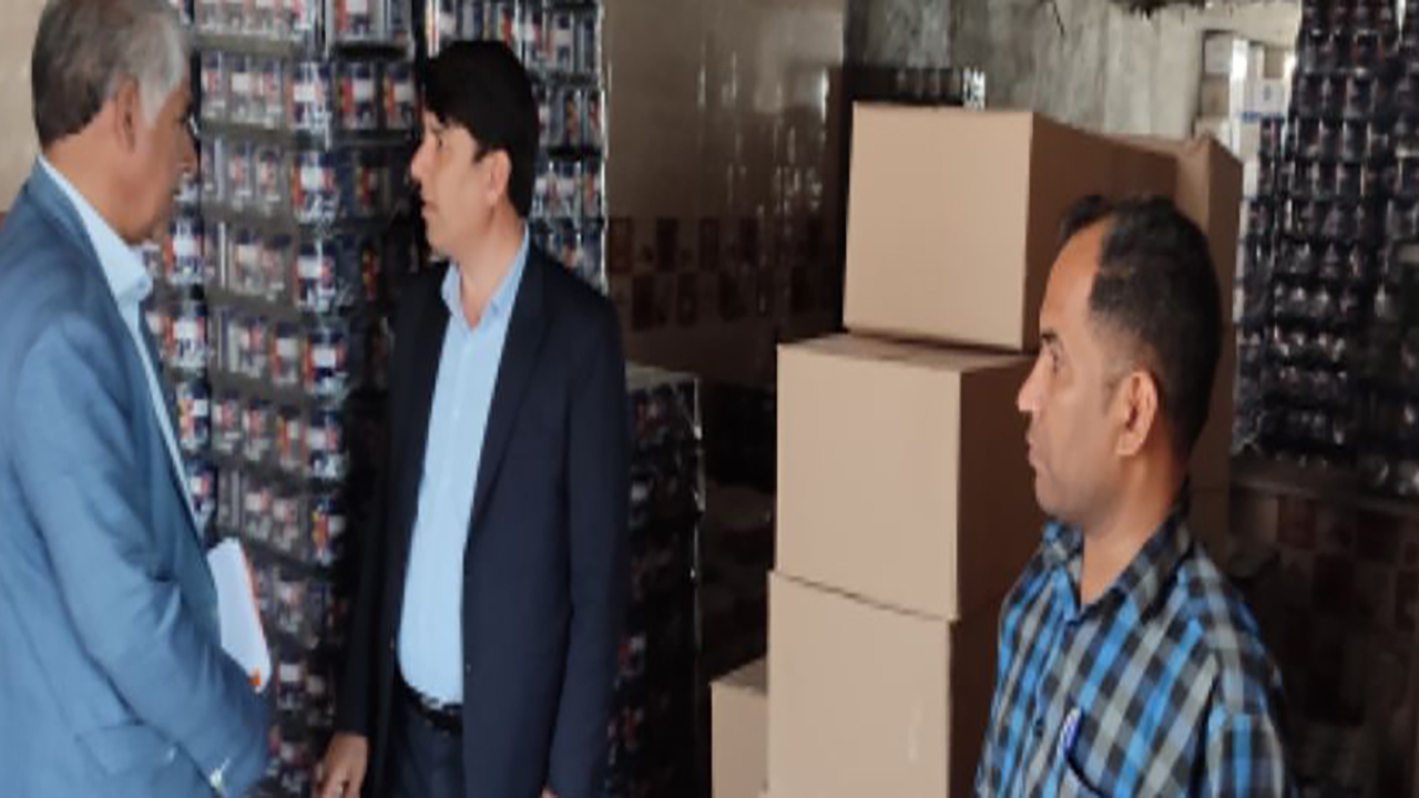 کشف یک انبار احتکار رنگ‌های ساختمانی در جیرفت