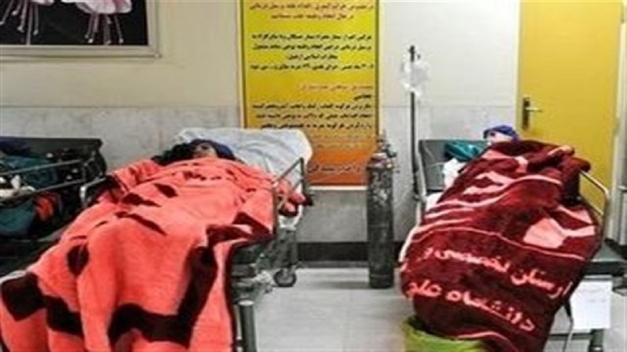 دمینوی مسمومیت در مدارس بروجرد/ ‌‌۵۰ دانش‌آموز دیگر راهی بیمارستان شدند