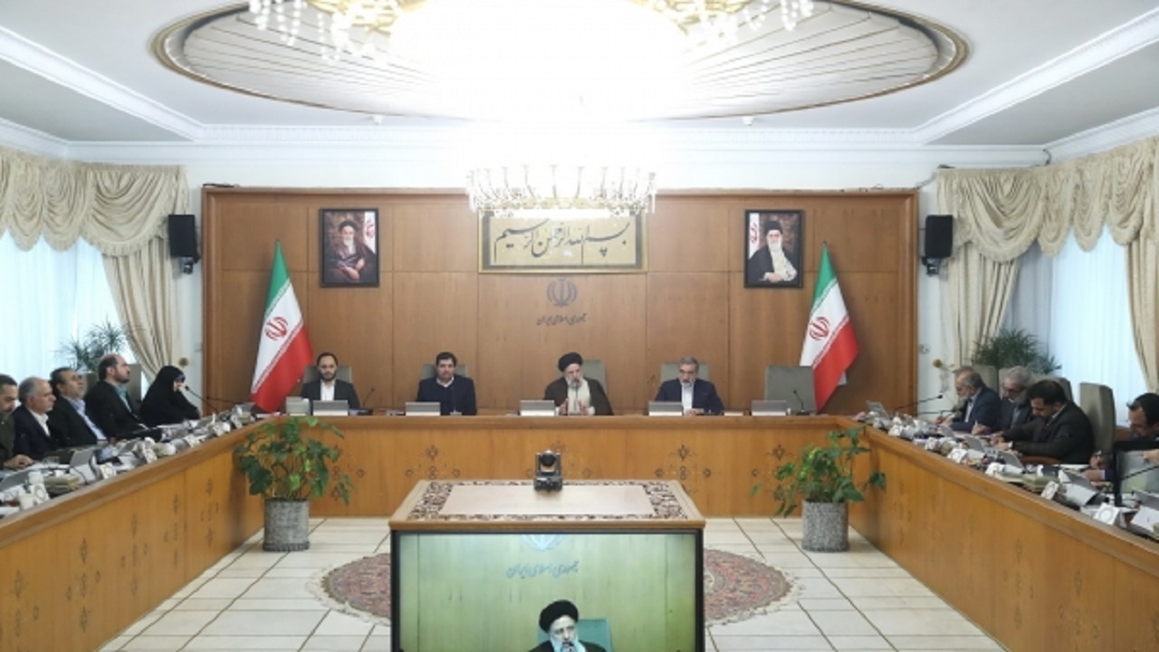دشمن پس از ناکامی در اغتشاشات، التهاب‌ در بازار را دنبال می‌کند/ تیم اقتصادی دولت همه توان خود را برای ثبات بازار ارز به کار گیرد