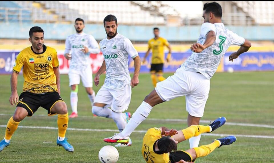 شاگردان مطهری به دنبال انتقام گیری از آبی پوشان/ نبرد صدر و قعر جدول در آبادان