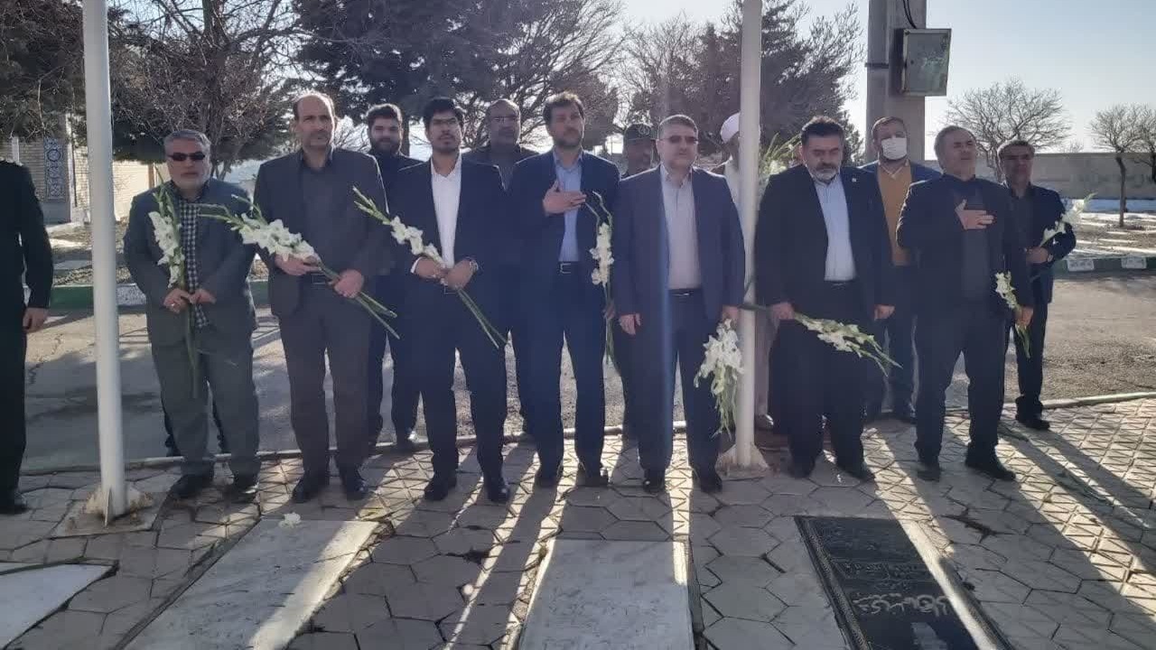 حضور رئیس سازمان پزشکی قانونی کشور در گلزار شهدای آشتیان