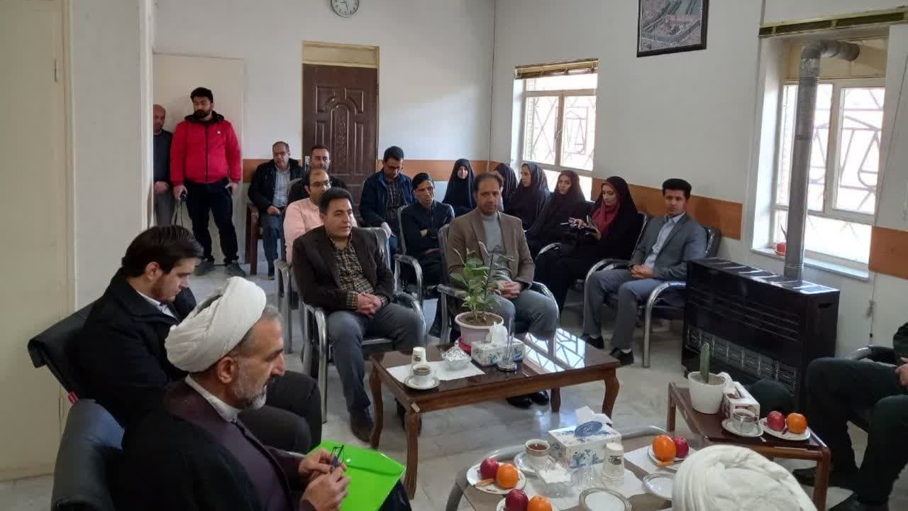 دادستان انتظامی قضات در جمع  قضات و کارکنان دادگستری فراهان / شهرستان فراهان دو مشکل مهم و اساسی  دارد