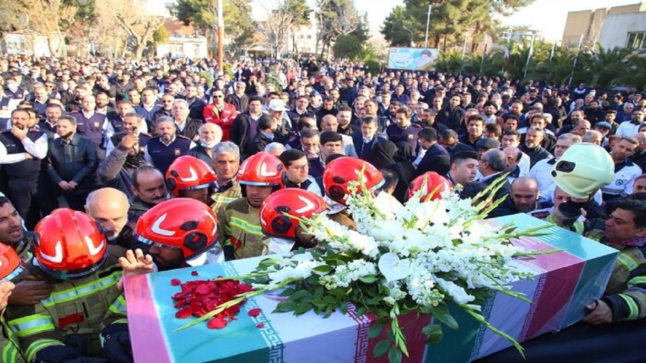 شهید آتش نشان دارابی با یارانش وداع کرد