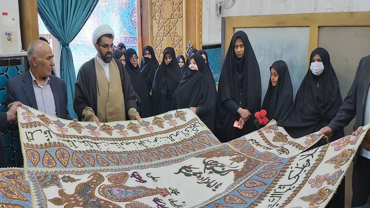 پته هنرمندان شهرستان انار بر مرقد امامزاده محمد صالح (ع) قرار گرفت