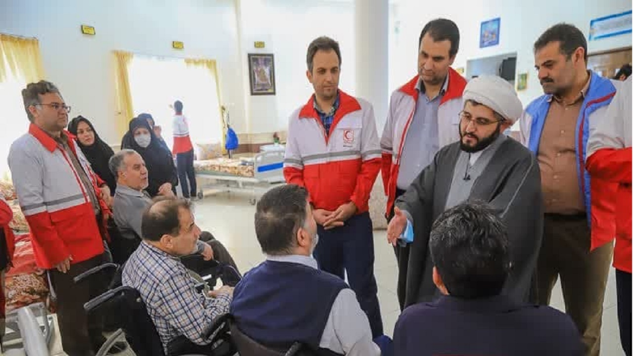 دیدار جمعی از پرسنل هلال احمر با جانبازان استان یزد+تصویر
