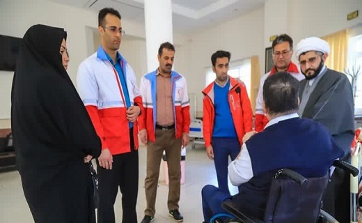 دیدار جمعی از پرسنل هلال احمر با جانبازان استان یزد+تصویر
