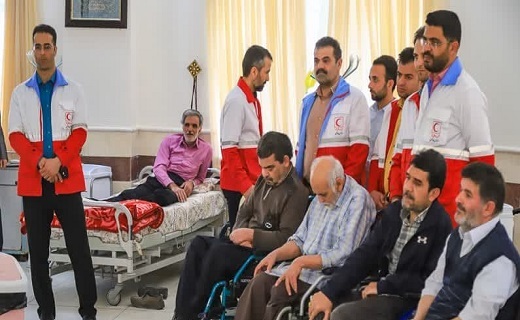 دیدار جمعی از پرسنل هلال احمر با جانبازان استان یزد+تصویر