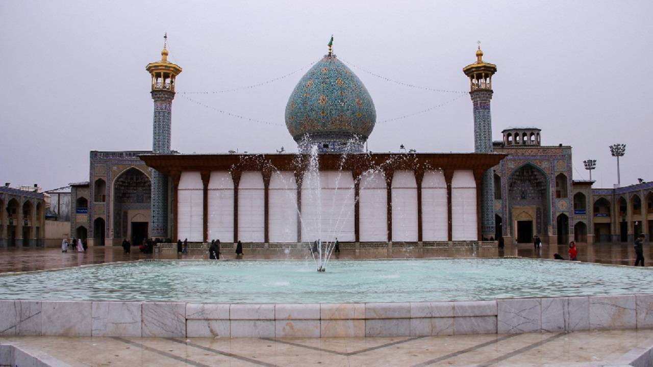 یک روز بارانی در حرم شاهچراغ (ع) + فیلم و تصاویر