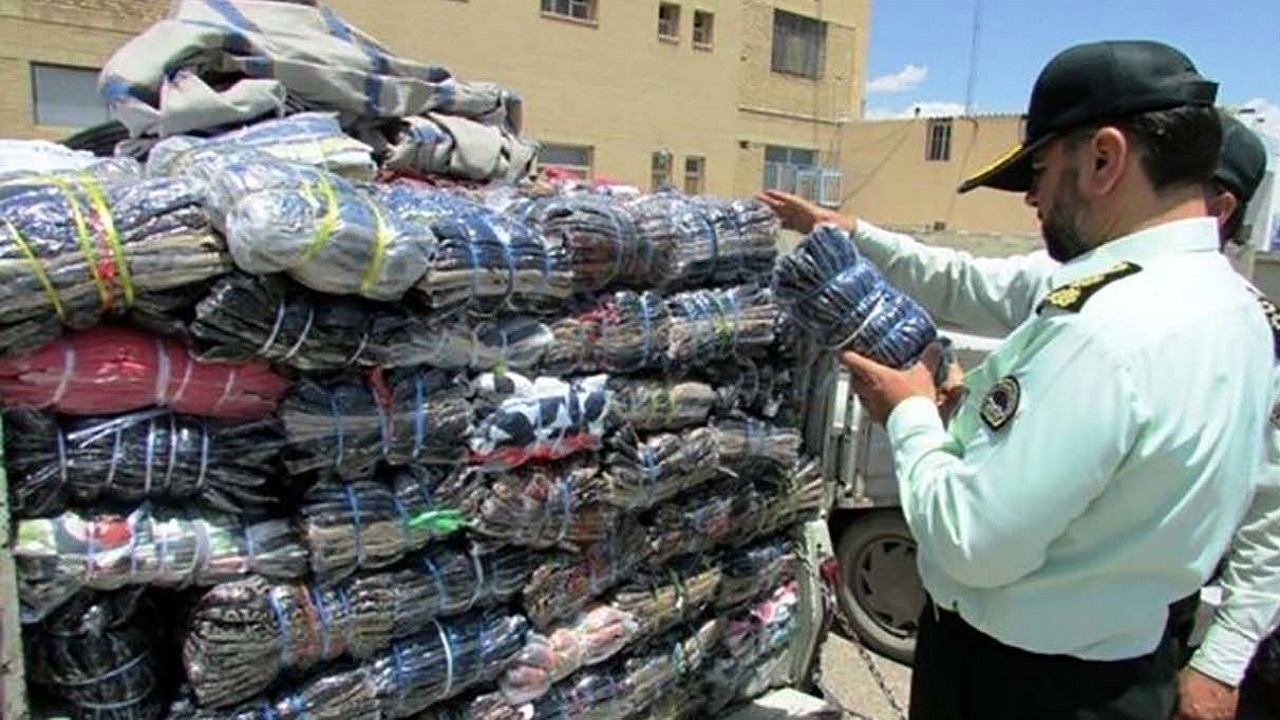 کشف محموله قاچاق لباس در محور لردگان به بروجن