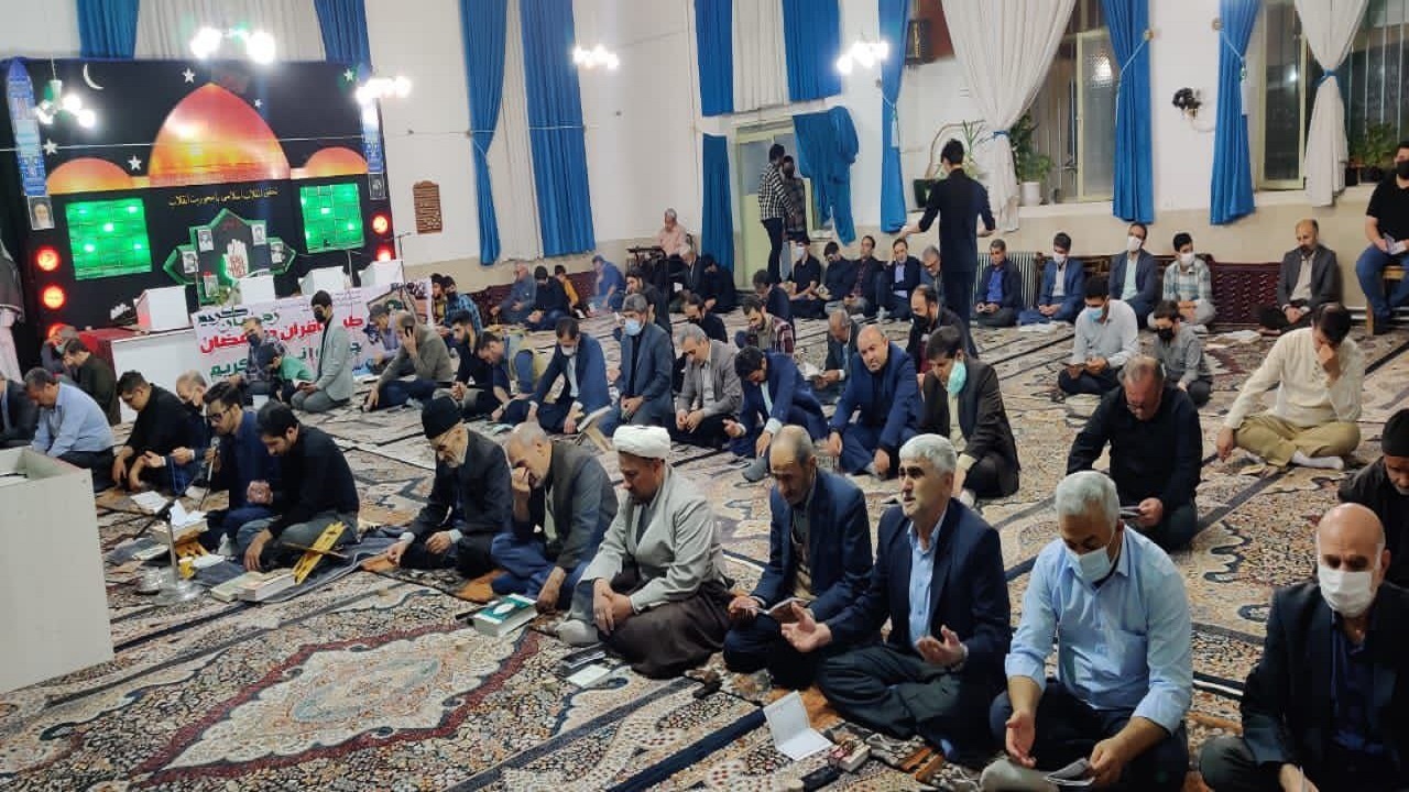 مراسم احیای شب قدر در نقده به روایت تصاویر