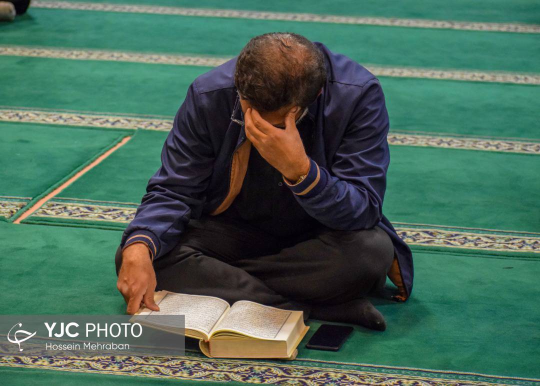 مراسم شب قدر در دانشگاه آزاد و فردوسی مشهد+ فیلم