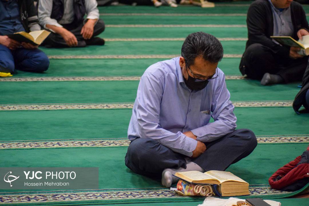مراسم شب قدر در دانشگاه آزاد و فردوسی مشهد+ فیلم