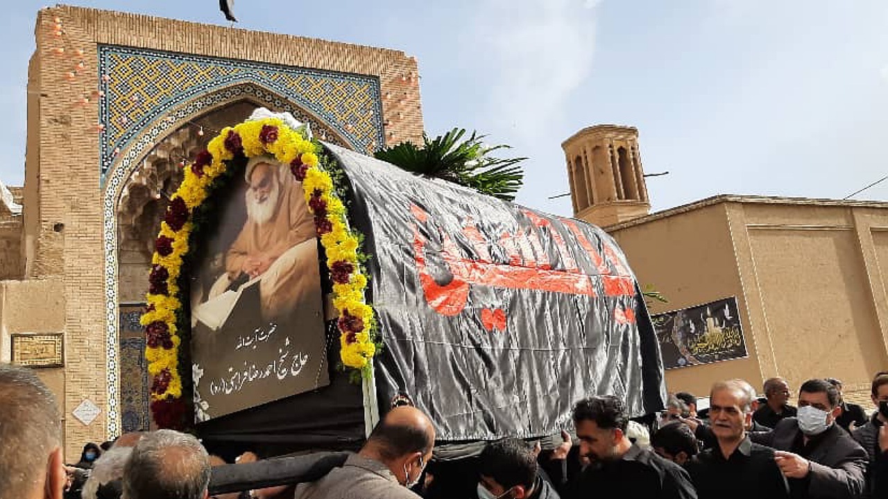 عالم ربانی آیت الله فراهتی در جوار مزار فیض کاشانی آرام گرفت