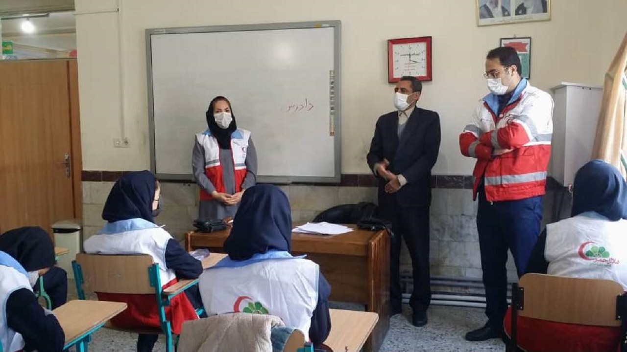بهره مندی بیش از ۳هزار دانش آموز کردستانی از آموزش‌های طرح دادرس هلال احمر