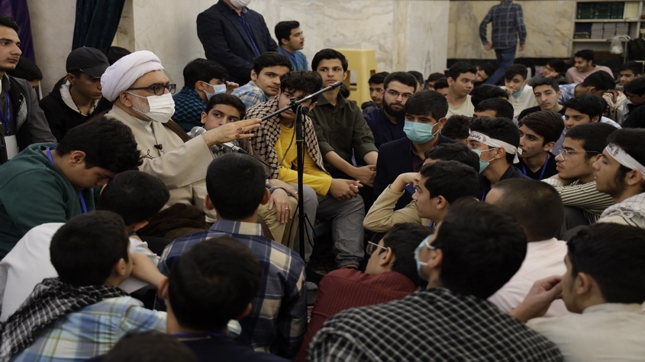 حضور تولیت آستان قدس رضوی در جمع معتکفان مسجد گوهرشاد