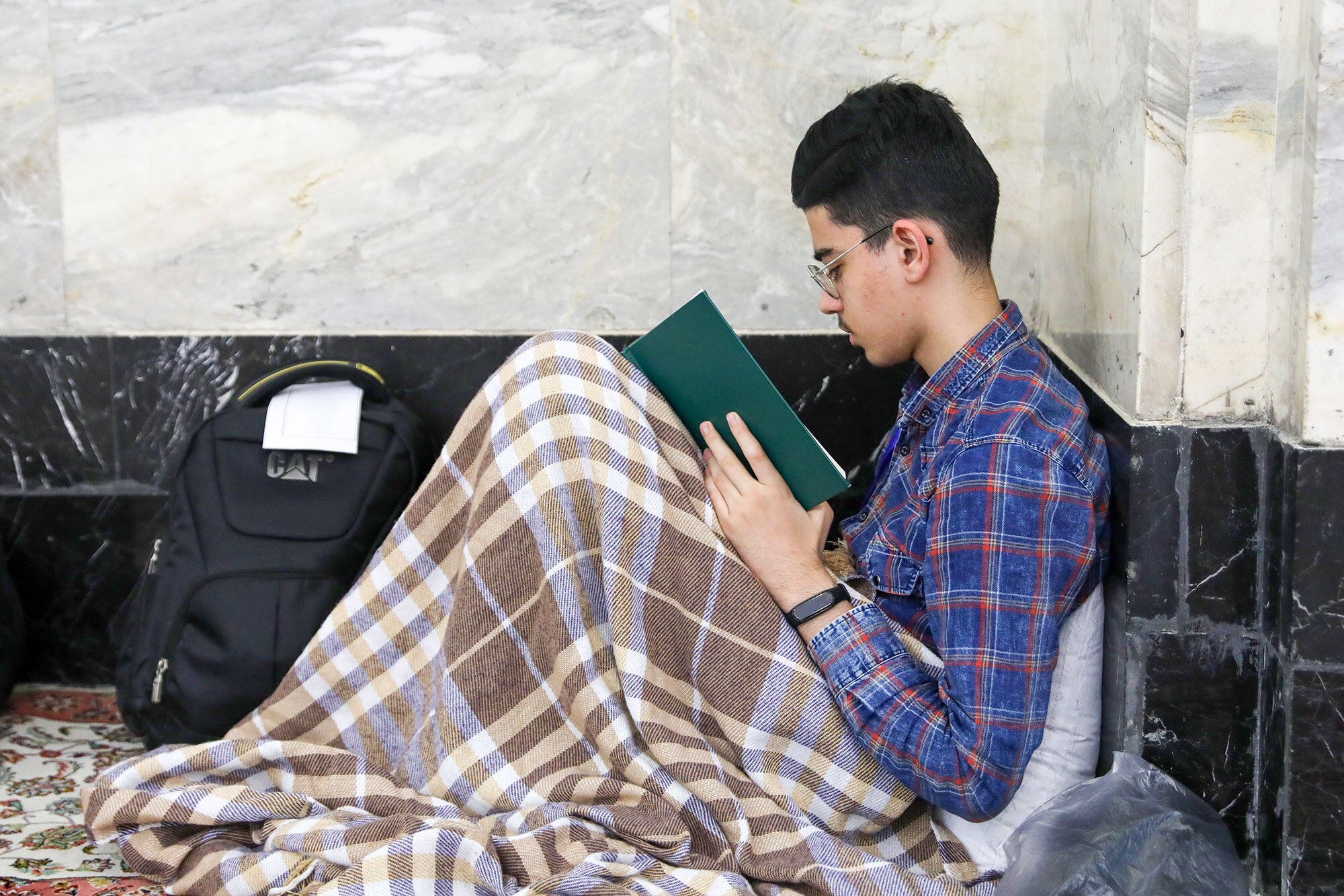 اقبال بلند علم آموزان مشهدی معتکف در زیر سایه امام رئوف(ع) +تصاویر