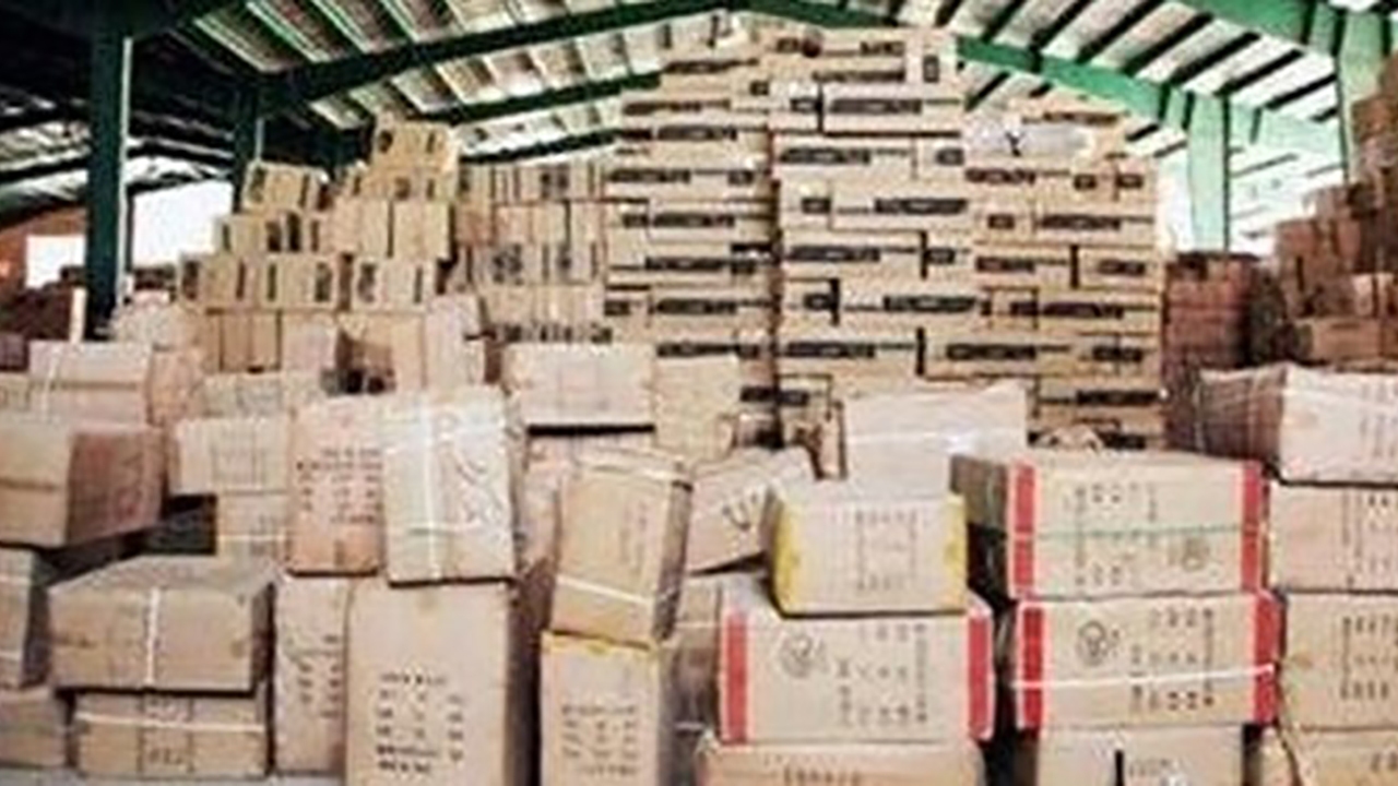 کشف یک انبار کولرگازی قاچاق در قشم