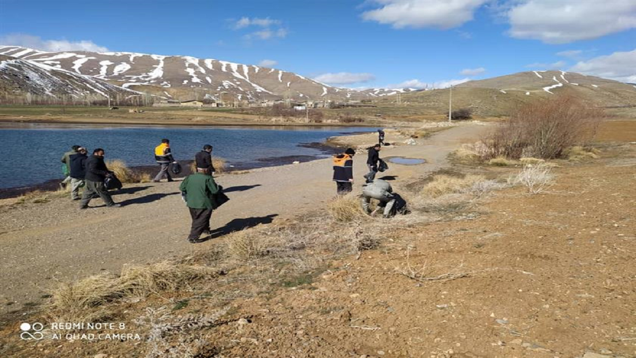 محدوده گردشگری سد سورال دهگلان از وجود زباله پاکسازی شد