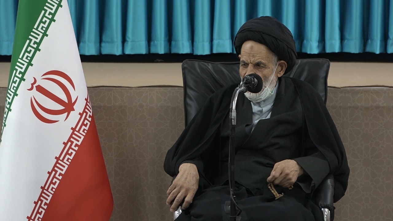 کلید حل مشکلات جامعه در دستان نخبگان کشور