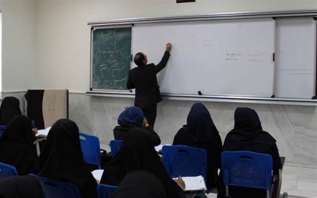 نگاهی گذرا به دغدغه&zwnj;های معلمان؛ از حقوق کم تا نبود امنیت شغلی