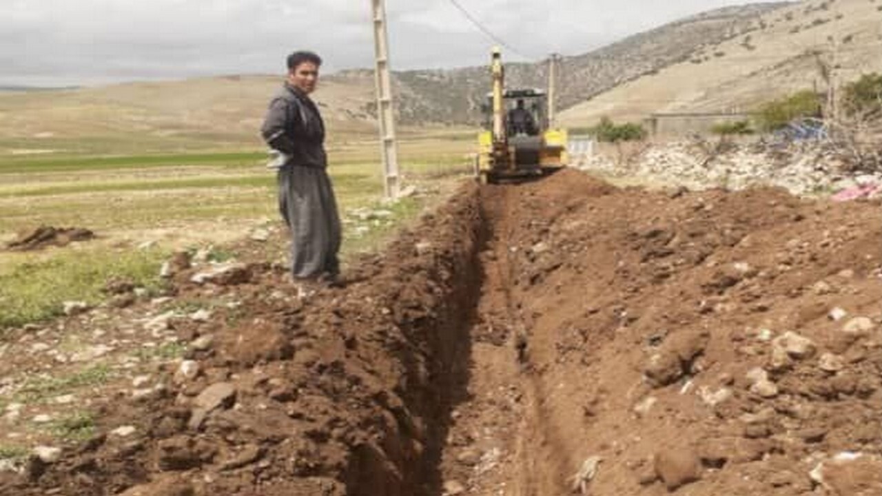 اجرای ۲۳۰ متر توسعه شبکه آب در روستای زنجیر علیا