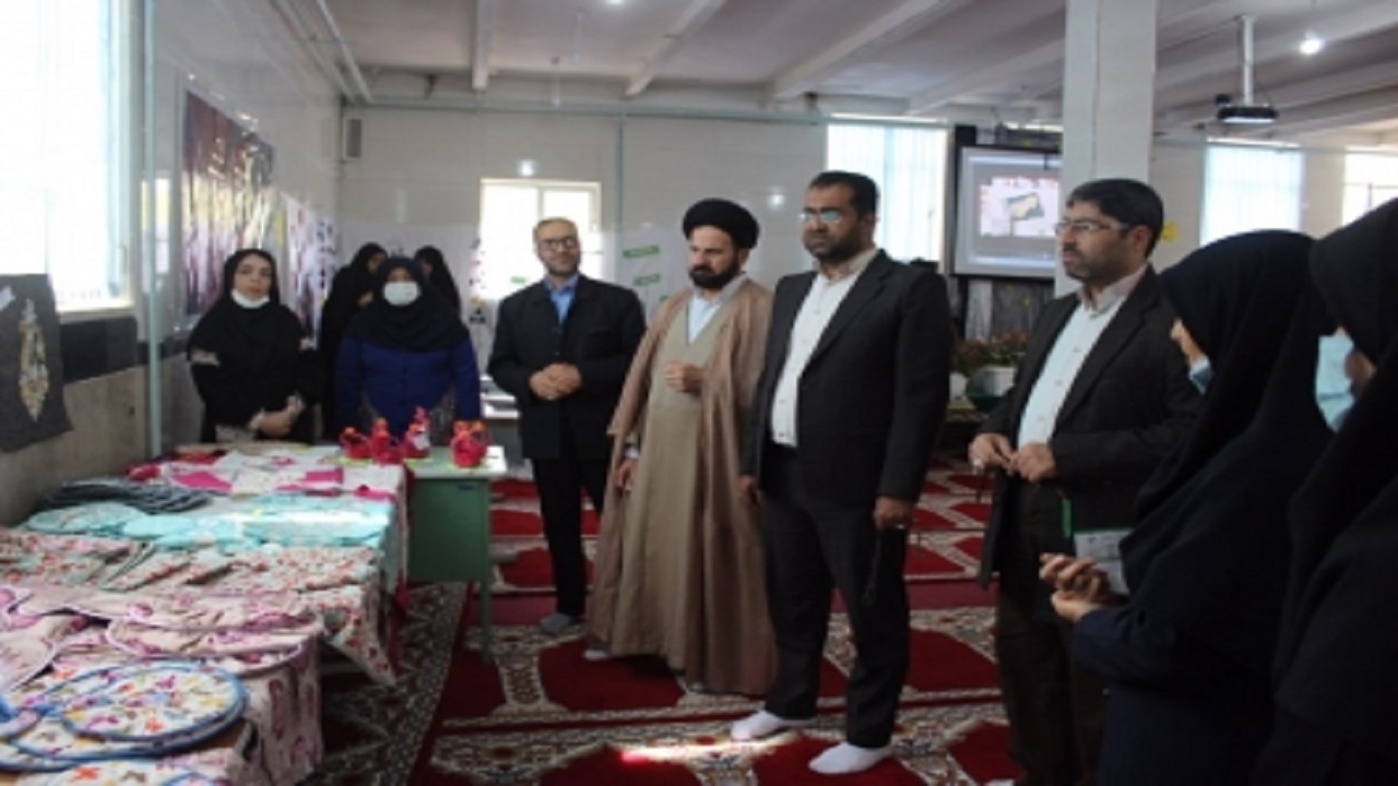 برپایی نمایشگاه معرفی مشاغل خانگی در آوج