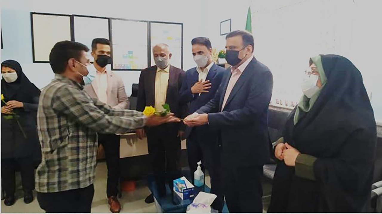 تجلیل از مقام معلم نباید در شعار خلاصه شود
