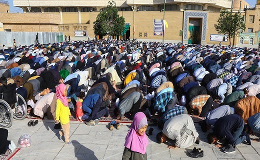 نماز عید فطر در قم اقامه شد +تصاویر