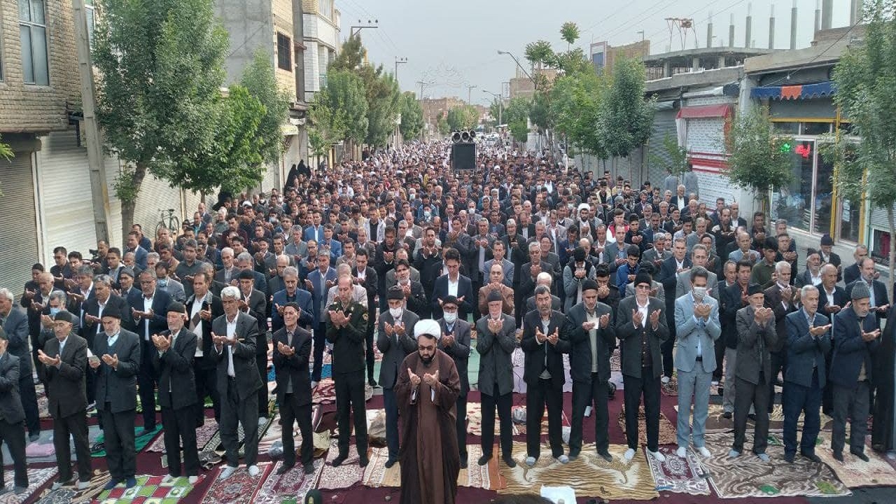 نماز عید فطر در چهاربرج طنین انداز شد + فیلم و تصاویر