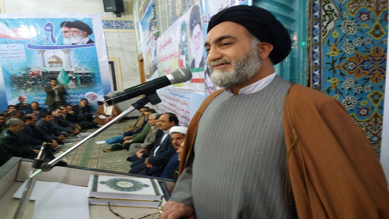 لزوم حفظ وحدت در جامعه ضروری است