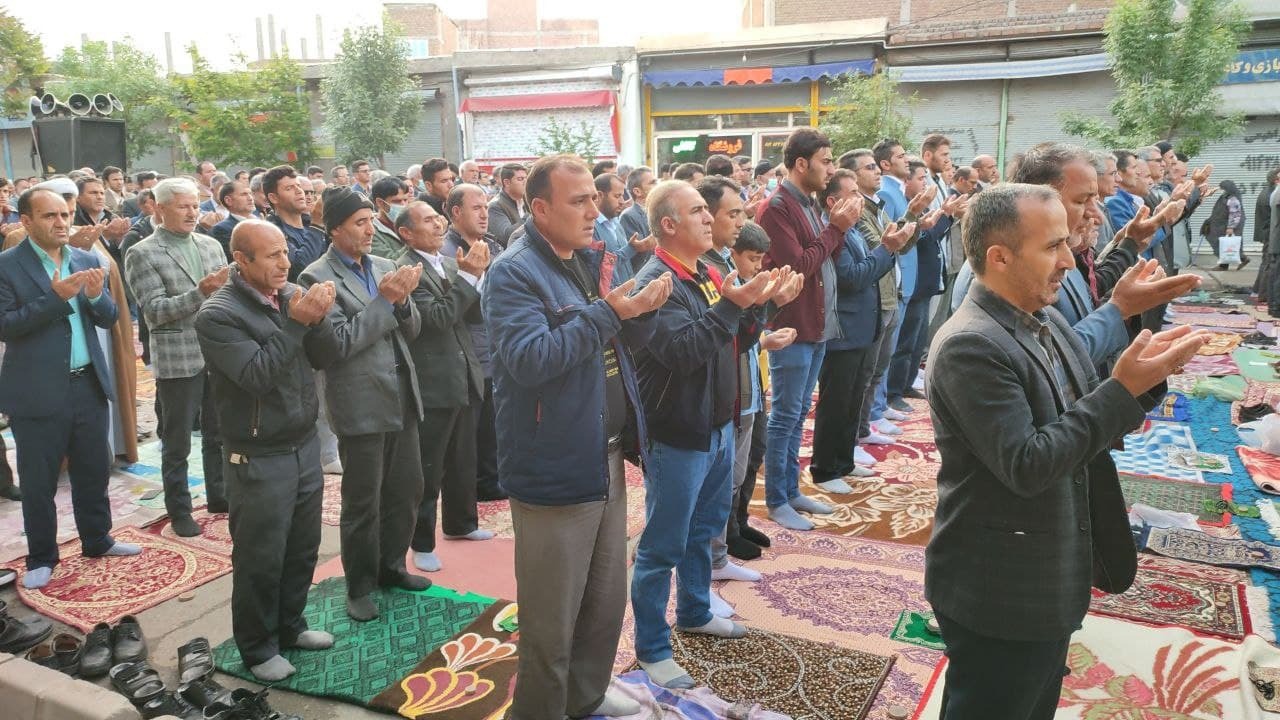 صف آرایی روزه داران در نماز عید فطر + فیلم و تصاویر