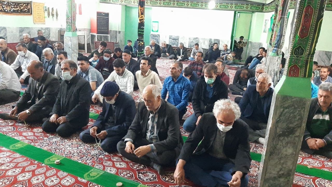 اقامه نماز بندگی اهالی روستای توآباد در عید فطر + فیلم و تصاویر