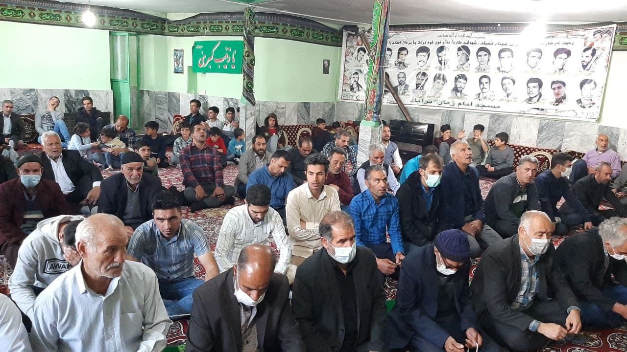 اقامه نماز بندگی اهالی روستای توآباد در عید فطر + فیلم و تصاویر