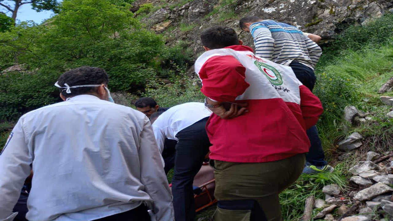 نجات گردشگر در ارتفاعات سوادکوه