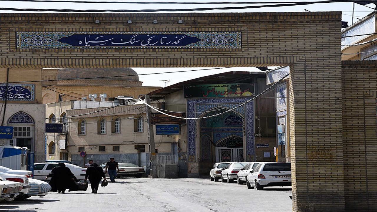 سیری در بافت تاریخی در روز شیراز